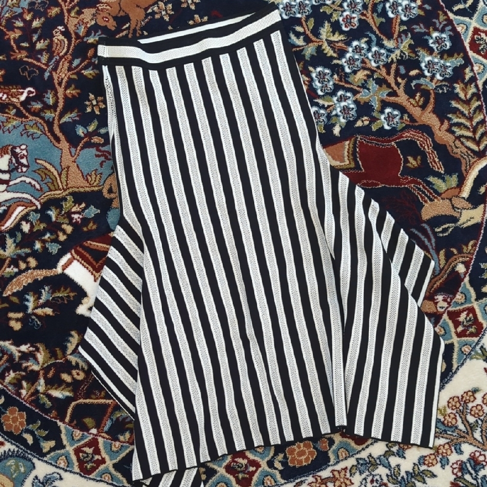 BCBGMaxAzria Black and White Striped Asymmetrical Pleated Skirt